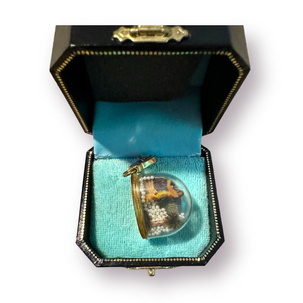 Juicy Couture Aloha Snow Globe Charm Hawaiian Charm w/ Box Gold Tone Super Rare! - Picture 3 of 8
